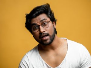 Nerd de TI surpreende seus passageiros com talento secreto