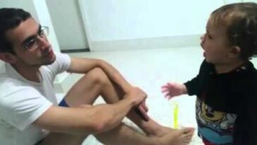 Bebê diz, olha pra mim quando eu estiver falando