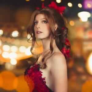 Dubladora faz cosplay de Aerith de Final Fantasy VII Remake