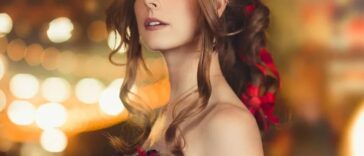 Dubladora faz cosplay de Aerith de Final Fantasy VII Remake