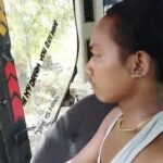 E venha aqui fora, por que não sai do veiculo?