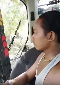 E venha aqui fora, por que não sai do veiculo?